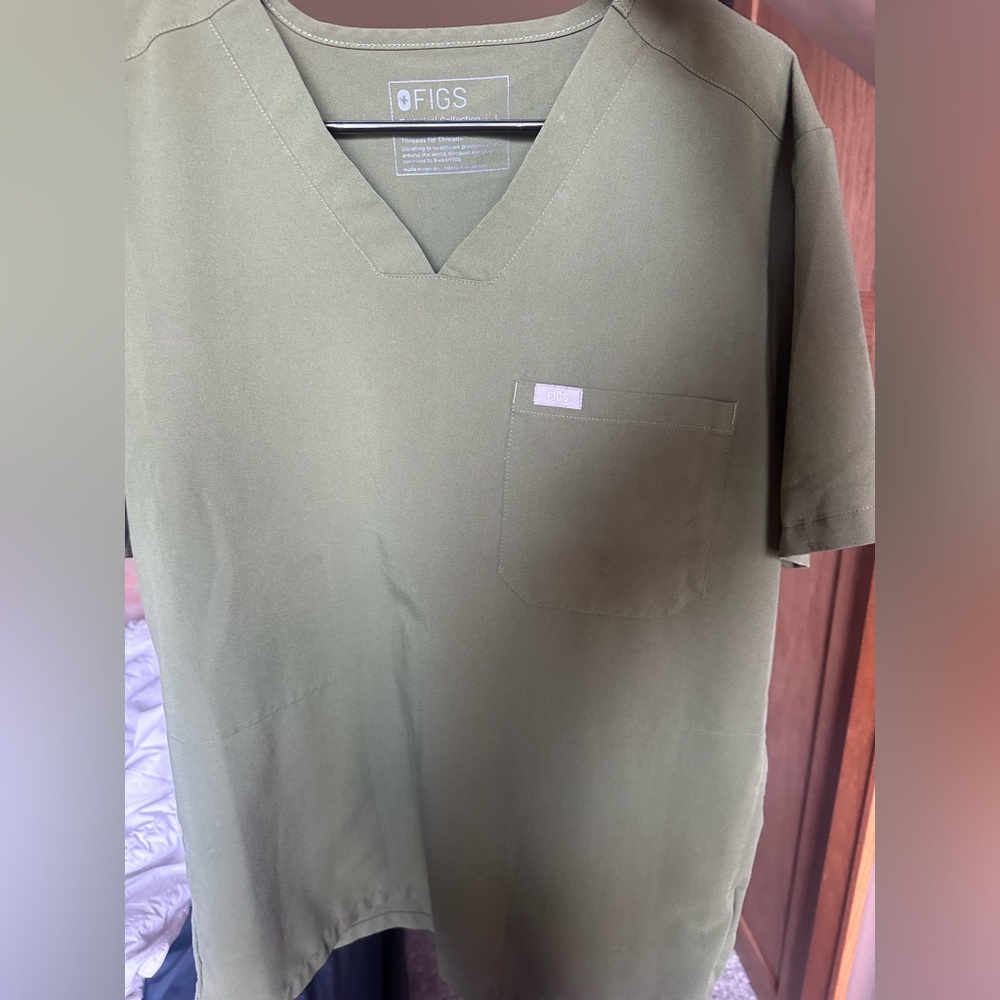Figs Men's Olive V-Neck Scrub Top with Chest Pocket